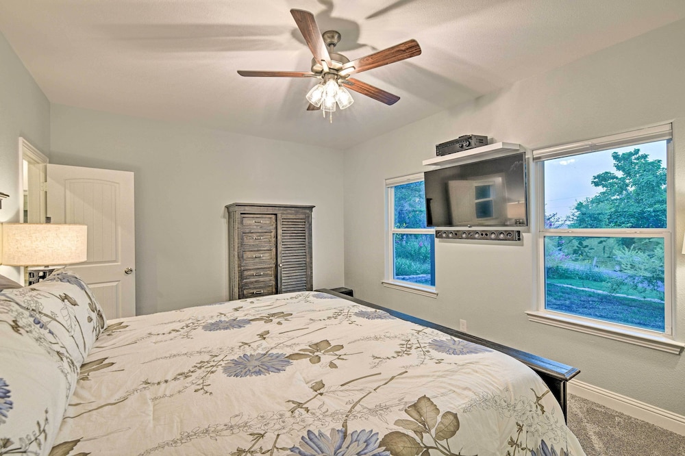 Luxury Granbury Home w/ Game Room: Steps to Lake!