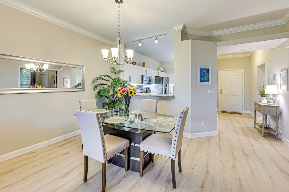 Golf, Swim & Relax! Condo 8 Mi to Dtwn Naples