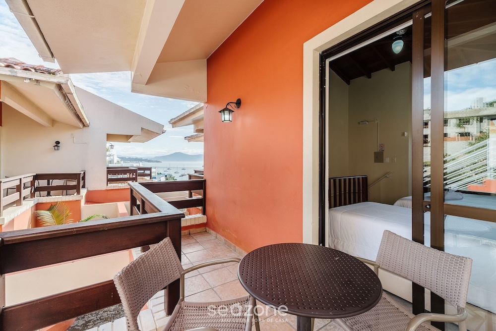 JOFs Apartamentos c Piscina e Vista Mar