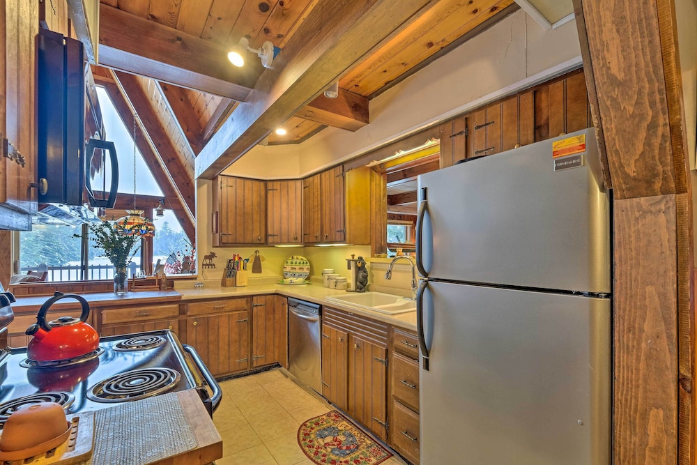 Lakefront Bolton Alderbrook Chalet w/ Fire Pit! view 2
