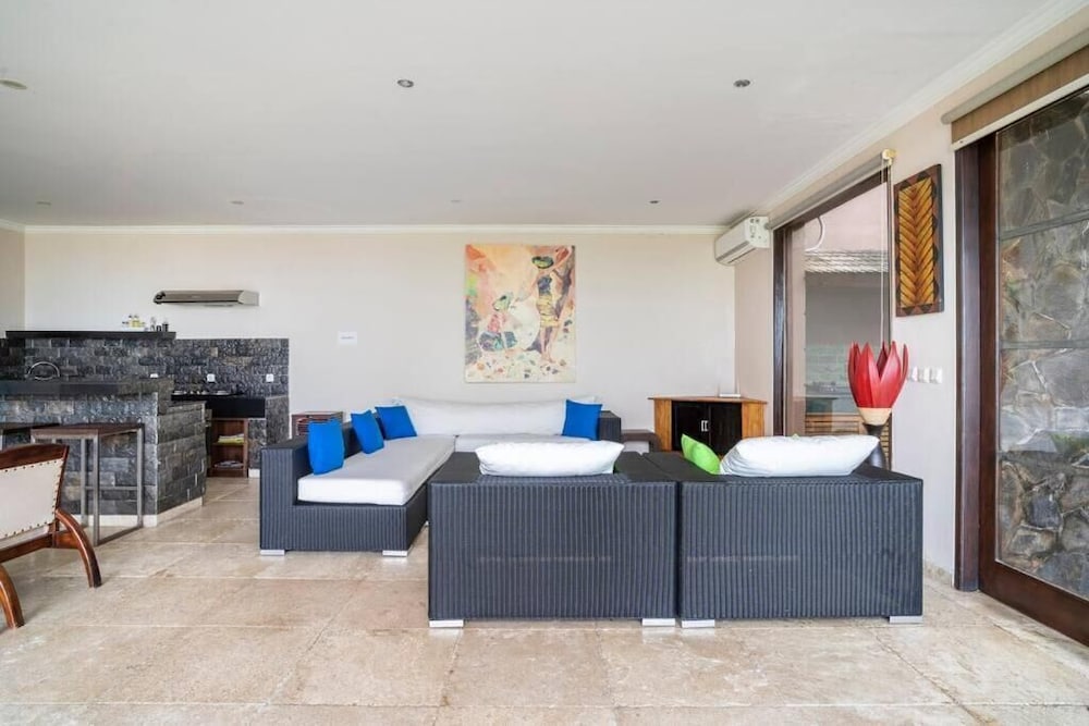 Aomi Villa