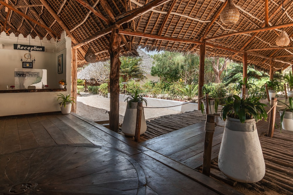 Hakuna Majiwe Beach Lodge