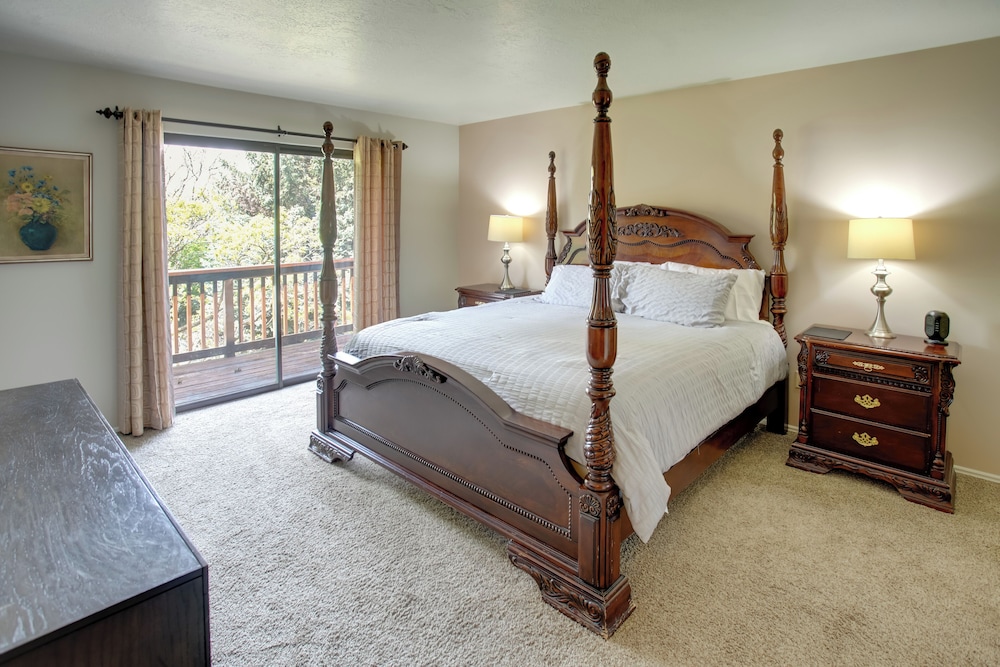 Hike, Golf, Ski & More: Family Home in South Weber