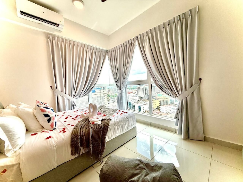 ICC Luxury Suites By Grab A Stay