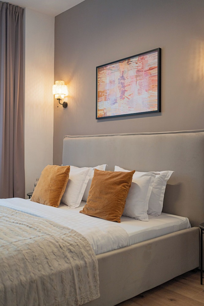 Loggia & Luxe 4BR Penthouse in Universitatii Area