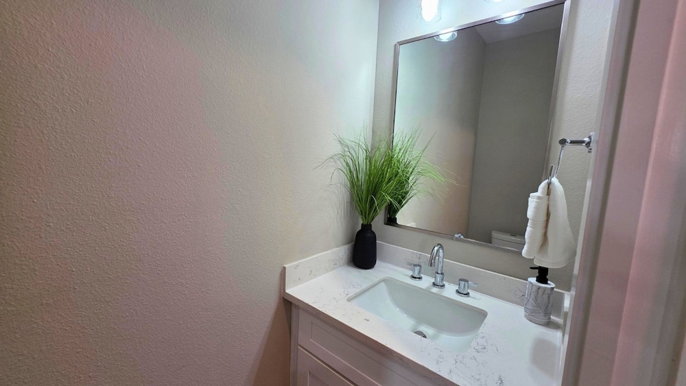 North Houston Comfort 3BR Near Downtown IAH