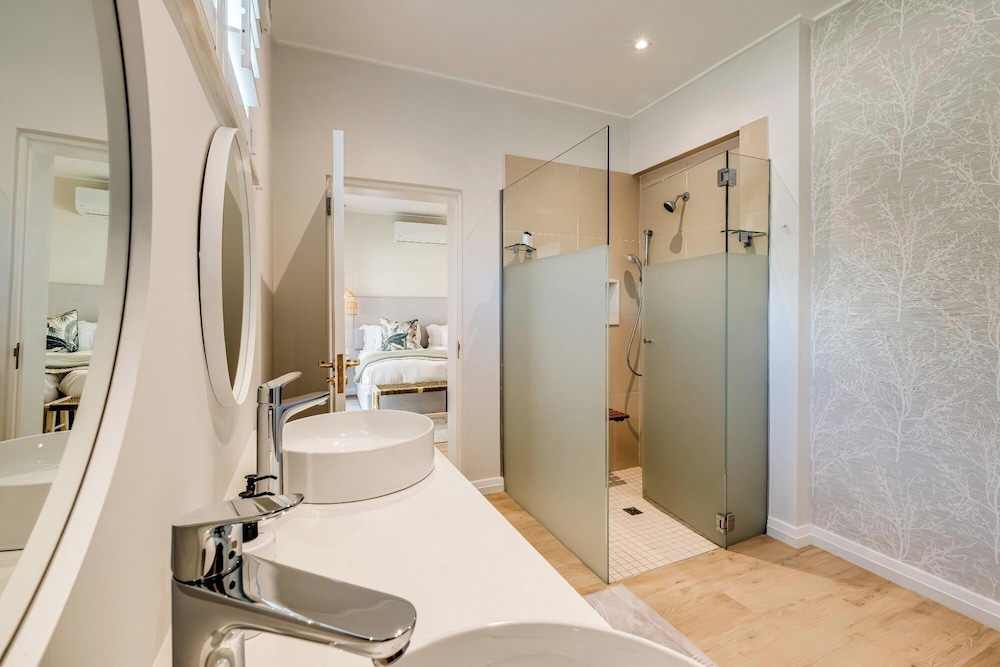 6bed Villa by Camps Bay Beach Seven the Drive