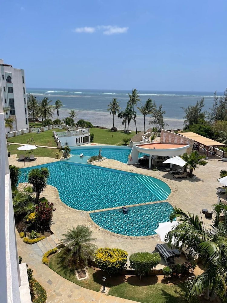 Luxury Oceanline Apartments-Shaza.