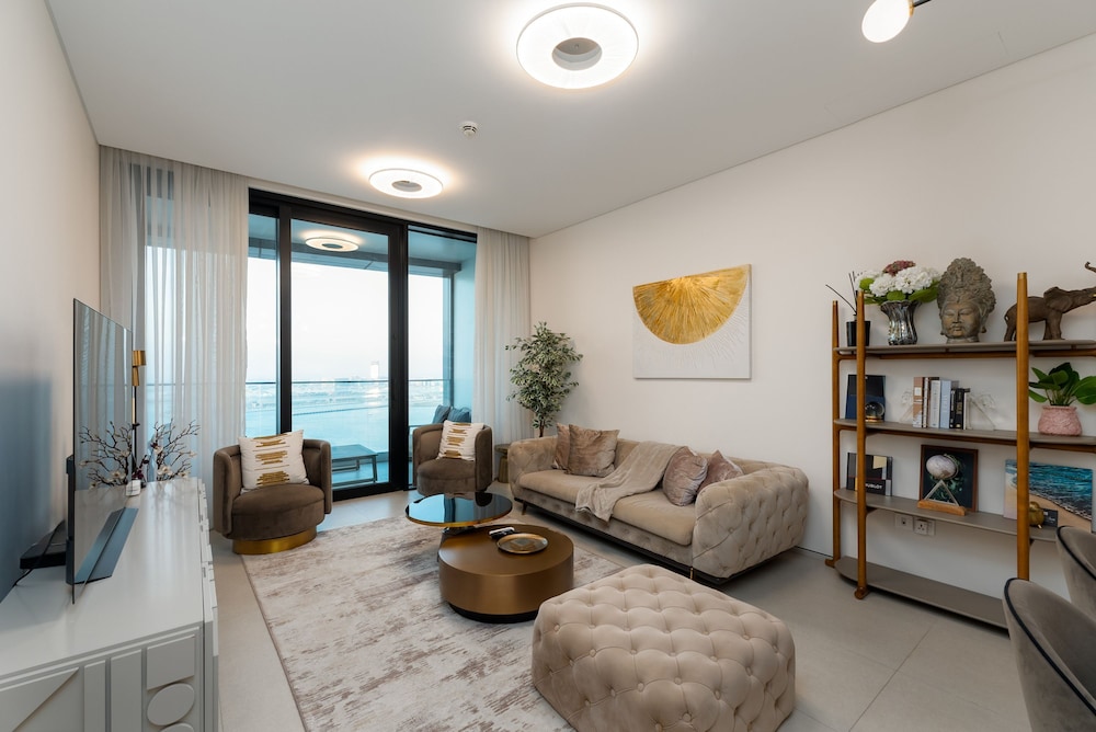 Elegant Address JBR 3BR w Beach Accesss
