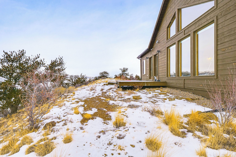 Mountain & Valley Views: Fairplay Family Home!
