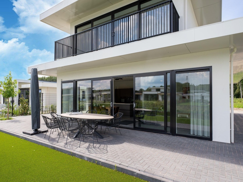 16p Spacious Villa on the Water in Zeewolde