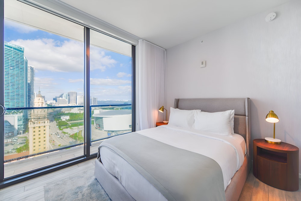 Exquisite Bay View Studio at Miami
