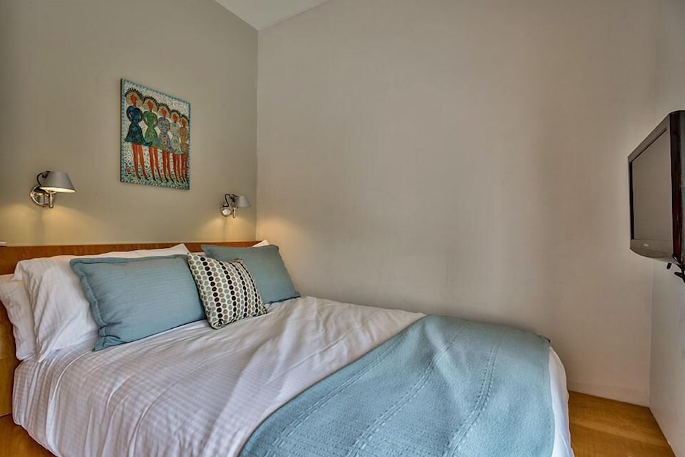 The White House of Watercolor 4 Bedroom Holiday Home by Five Star Properties