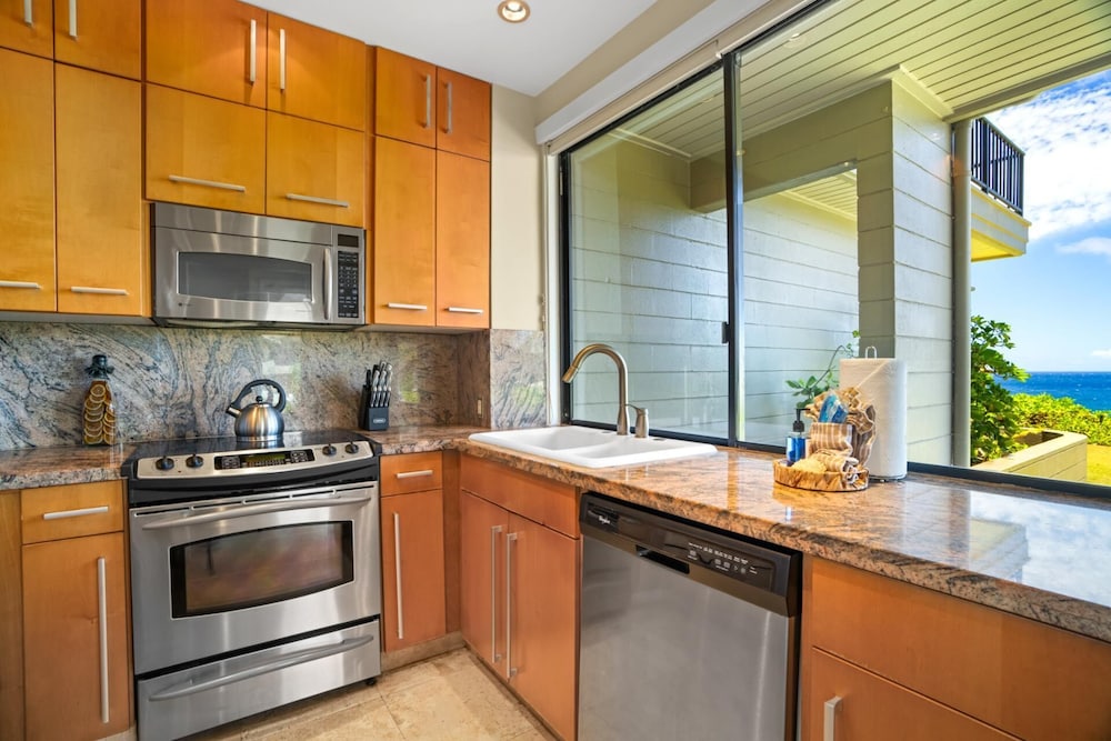 Kapalua Bay Villas 3 Free Rental Cars KBM Resorts Large Master Suite 3 Units, 4 Bedrooms Ml-1534