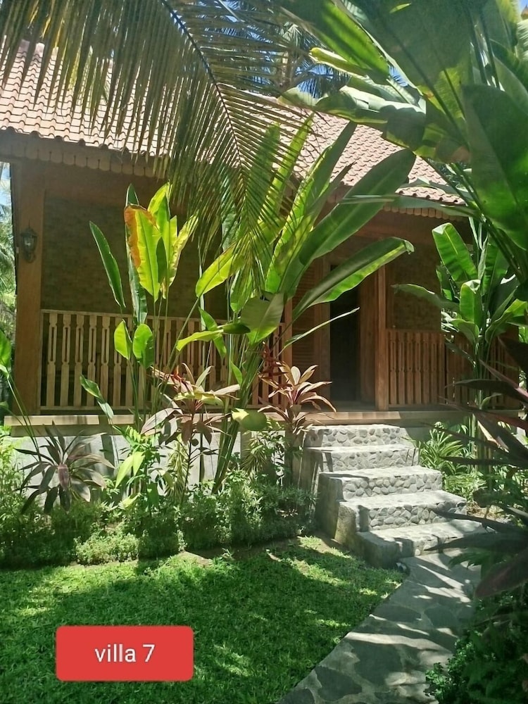 Villa Lova Sambirenteng