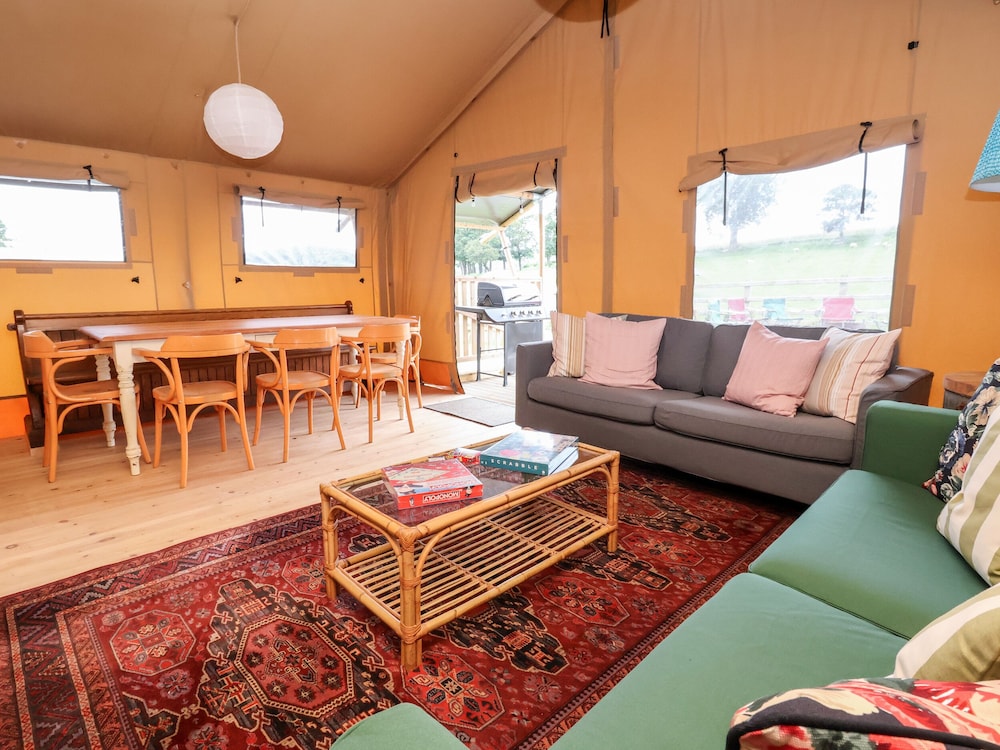 Mad Molly Lodge