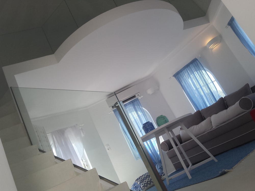 Kouros Home Hotel