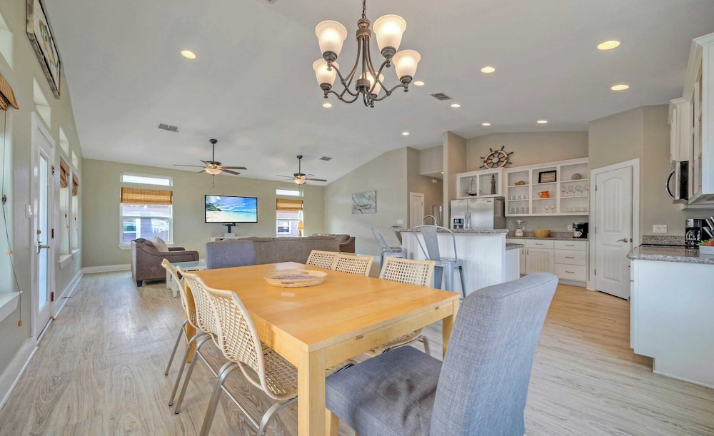 Sleeps 24 2 Homes w/ Beach Boardwalk Access & Deck Views Steps to the Beach