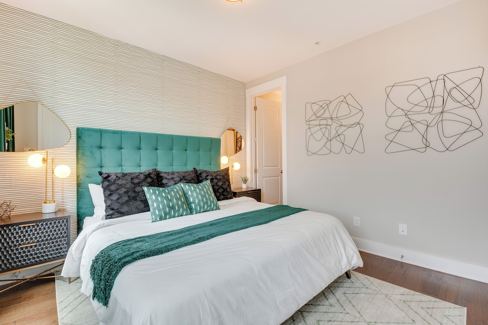 Chic Atlanta Vacation Rental ~ 1 Mi to Downtown!