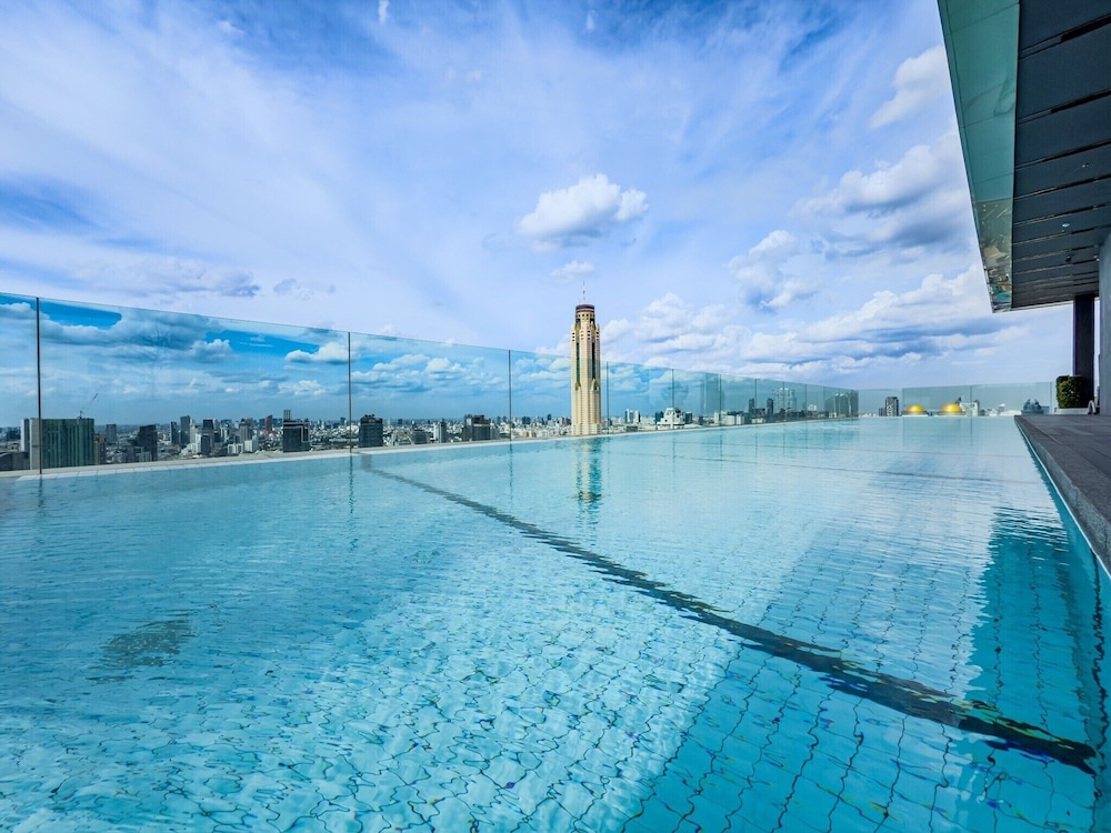 New Residence in Central Bangkok Siam Paragon · Central World