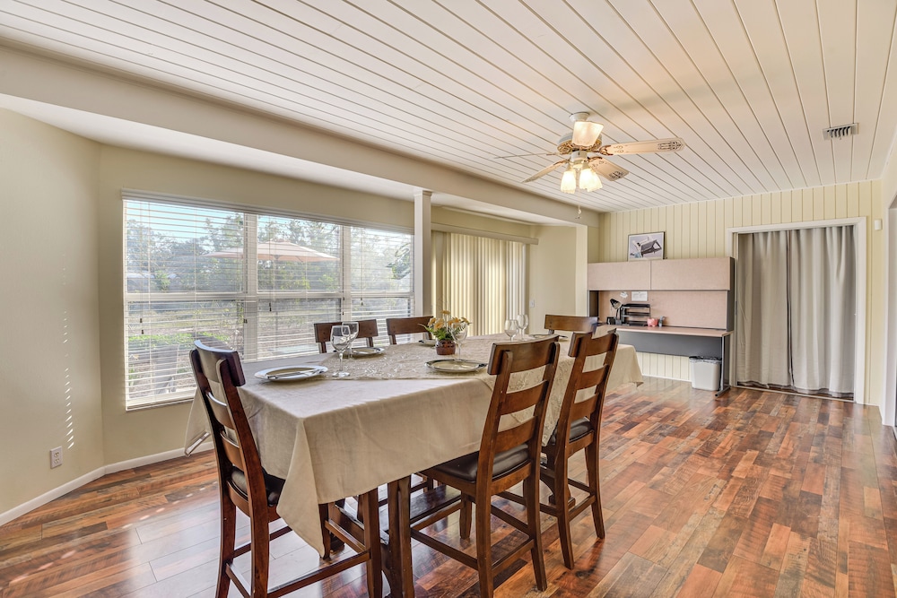 6 Mi to Anna Maria Island: Modern Bradenton Home