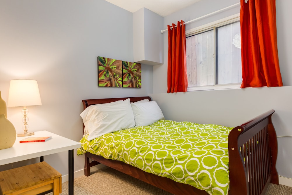 4 Bedroom Suite in Calgary - Image 3