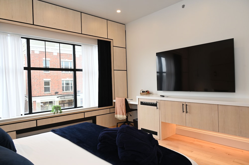 Stunning Beautiful 4-bed House in South Wales view 3