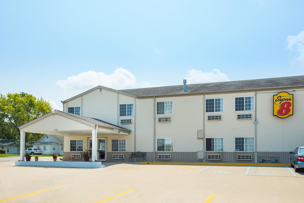 Super 8 by Wyndham Sweet Springs - Property Image 10