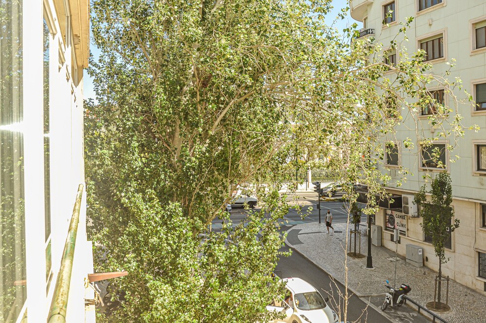 My Fair Lisbon -modern flat with elevator in central Lisbon view 5