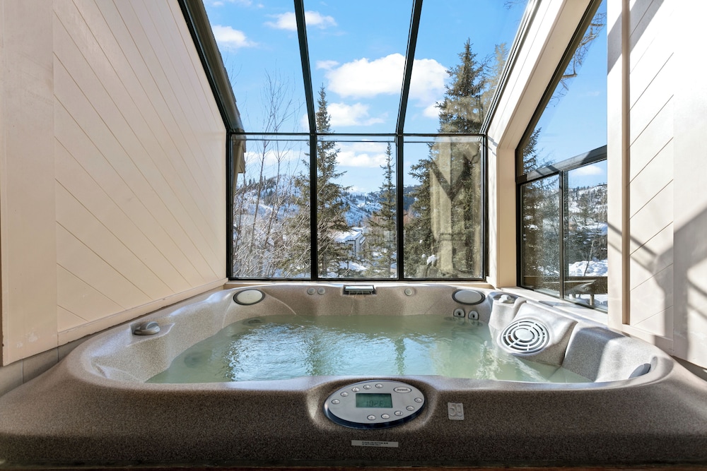 Queen Esther at Deer Valley Resort - Four Bedroom Condo with Hot Tub #2447 4 Condo