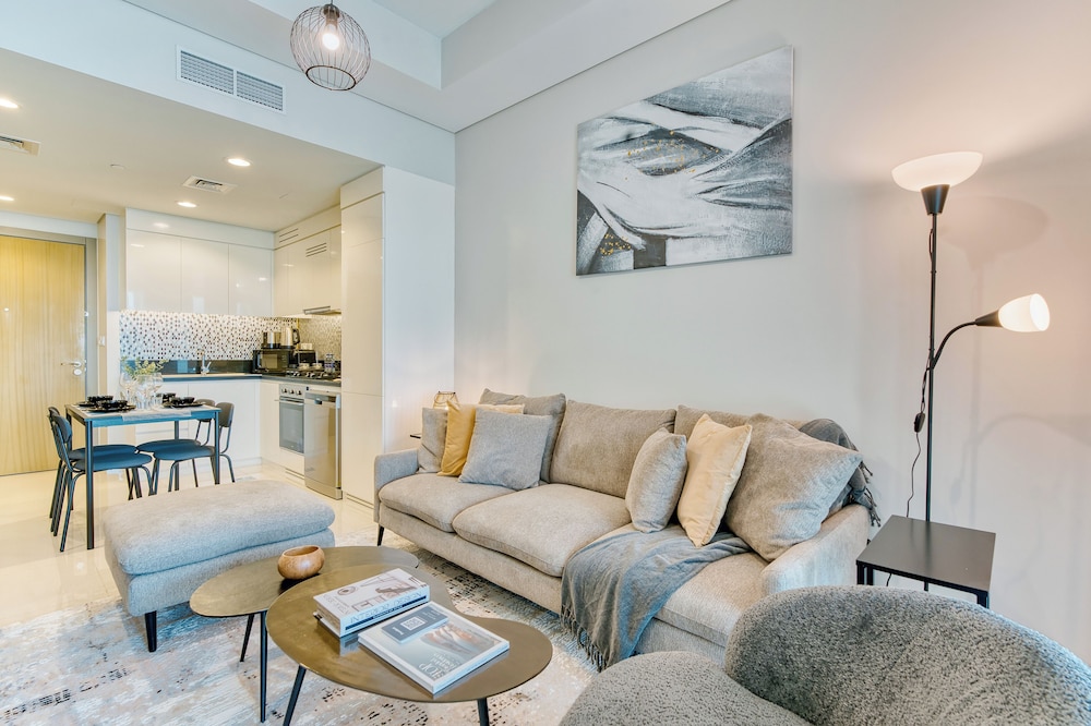 PVH - Contemporary 2BR - Aykon Tower C