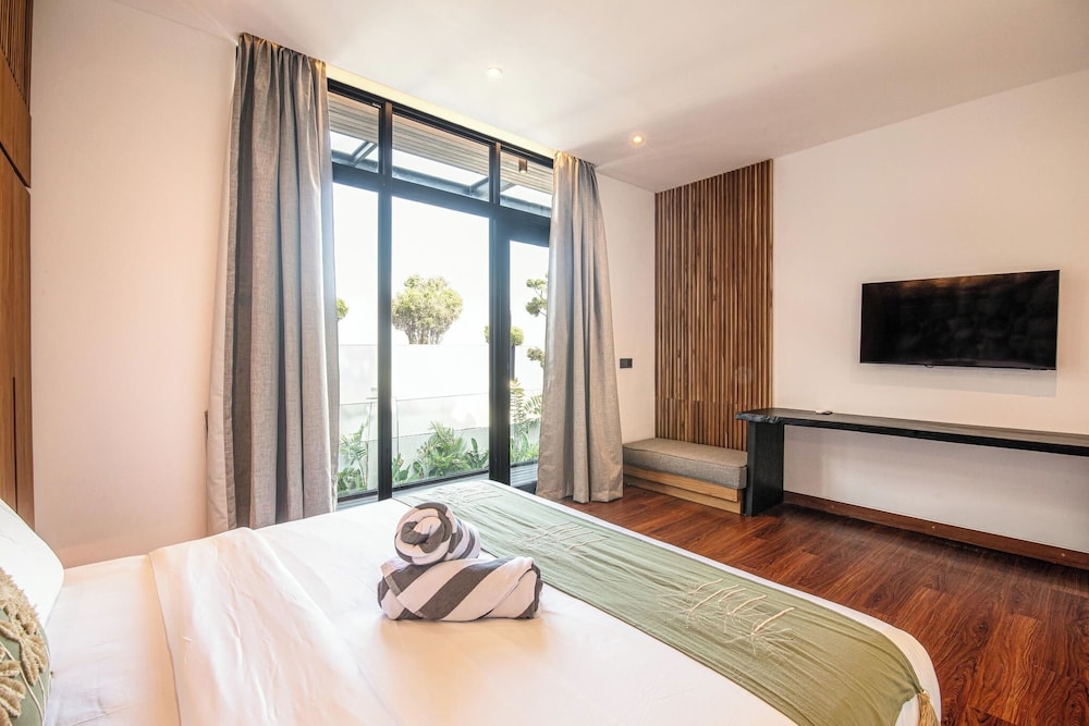 Stunning 6BR Canggu Villa 400m From the Beach