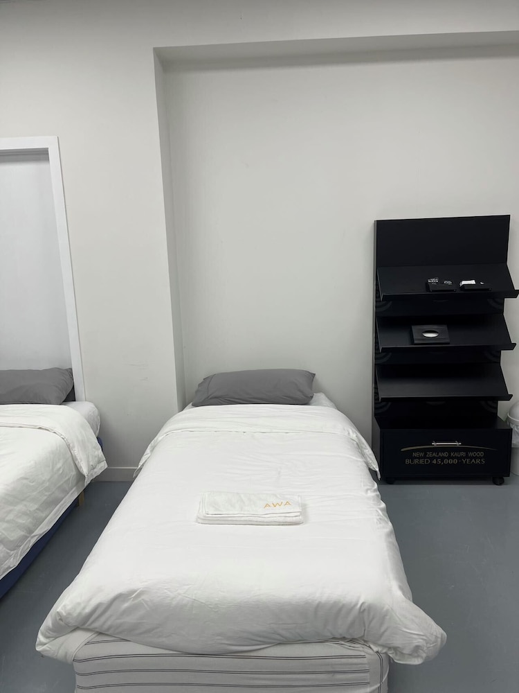 3 single and 2 sofa beds Studio Suite 7