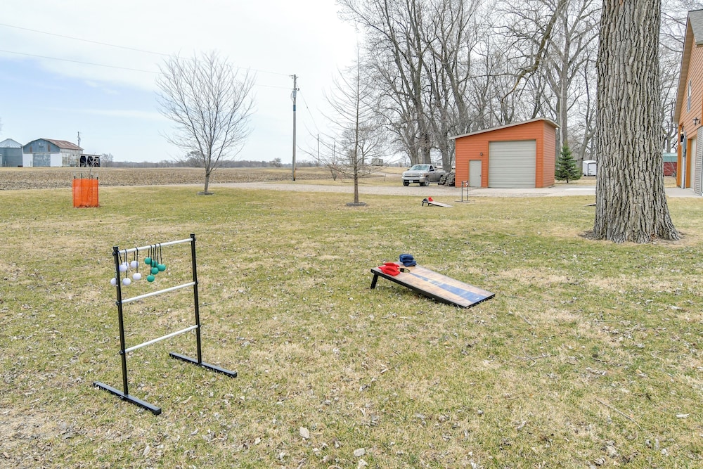 Riverfront Cabin Near Dtwn Pella w/ Game Room!