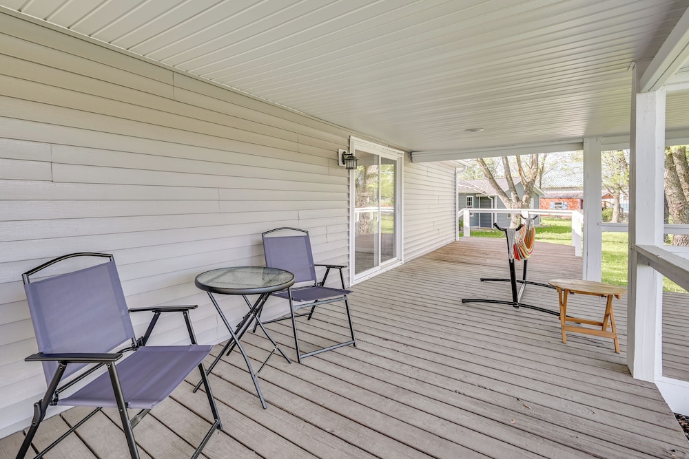 Near Hiking & Fishing: Dale Home w/ Deck!