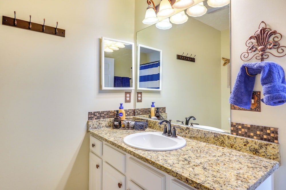 1 Mi to Gulf: Home w/ Patio & Pool Access in Pcb!