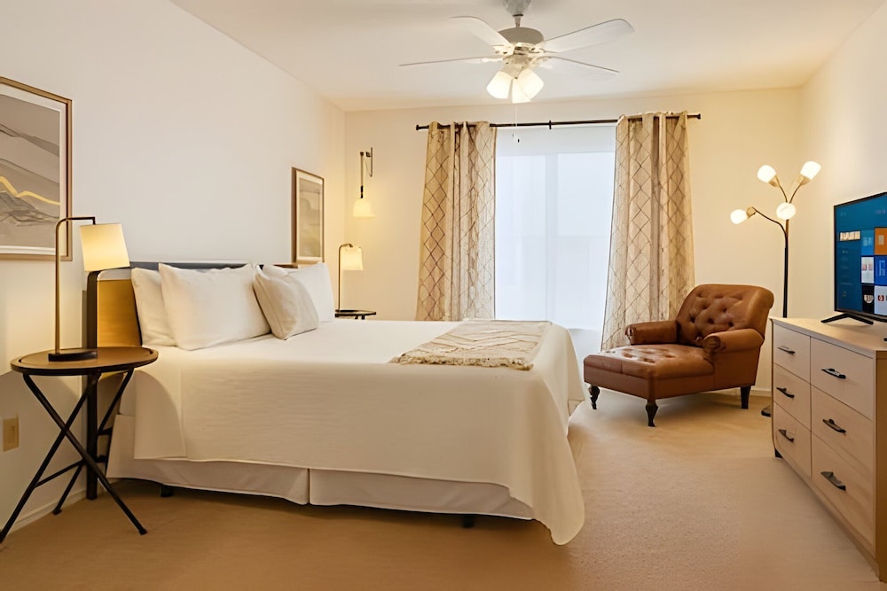 Prime Location! 3bd/2ba Villa