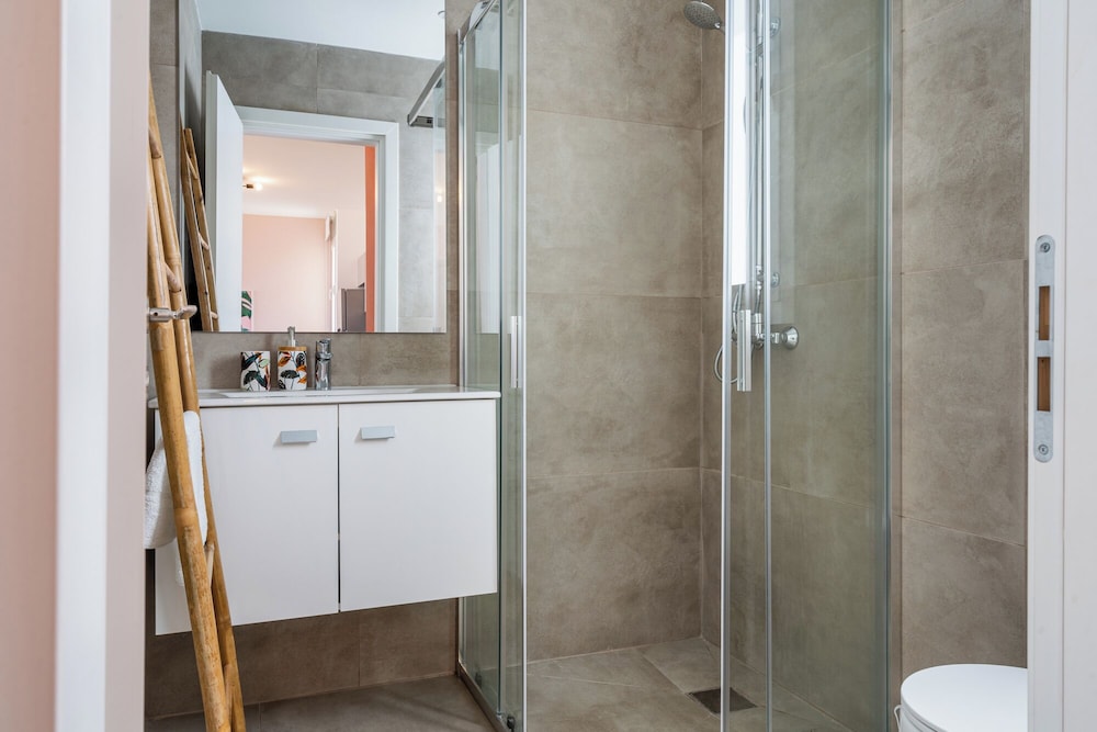 Blu Horizon - Stylish Living with Pool & Balconies in Protaras