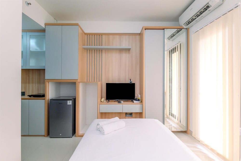 Enjoy Living And Cozy Studio Transpark Cibubur Apartment view 2