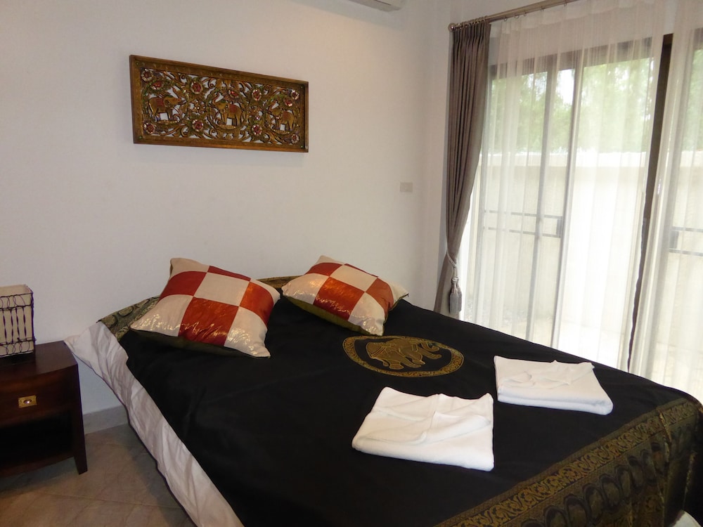 VIP Chain Resort Pool Villa