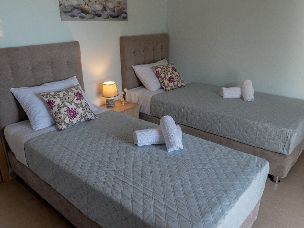 Dimi Seafront Partment by Rentals Pro