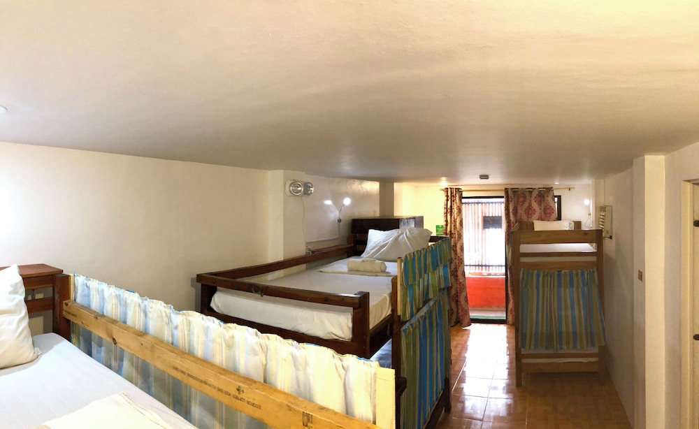 CHILL OUT HOSTEL BORACAY