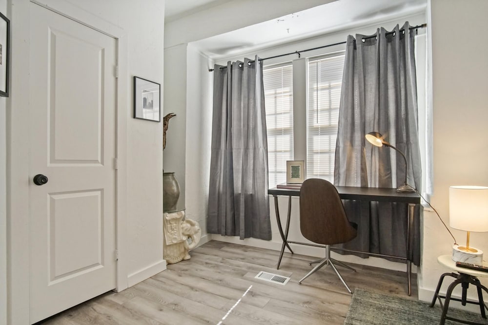 Oklahoma City Vacations - 3-story 6-bedroom 4 Bathrooms 3min-asian Dist - Property Image 66