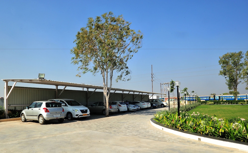 Le Tokyo Hotel Sanand