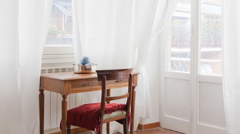 Rental In Rome Pateras Balcony Apartment