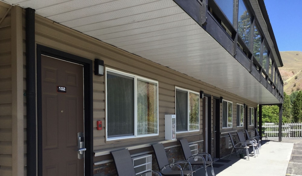 Riverside Motel