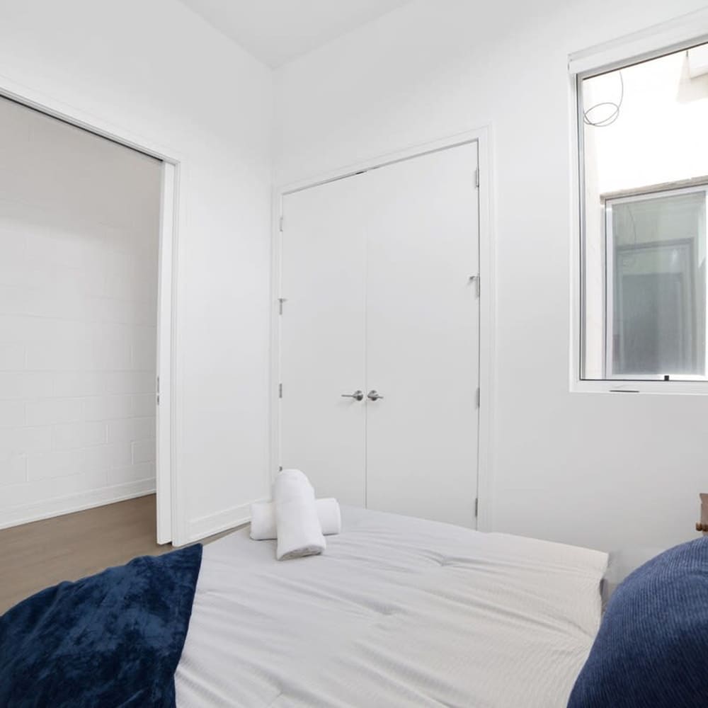 4-bedroom Penthouse w 2 Large Balconies Rooftop