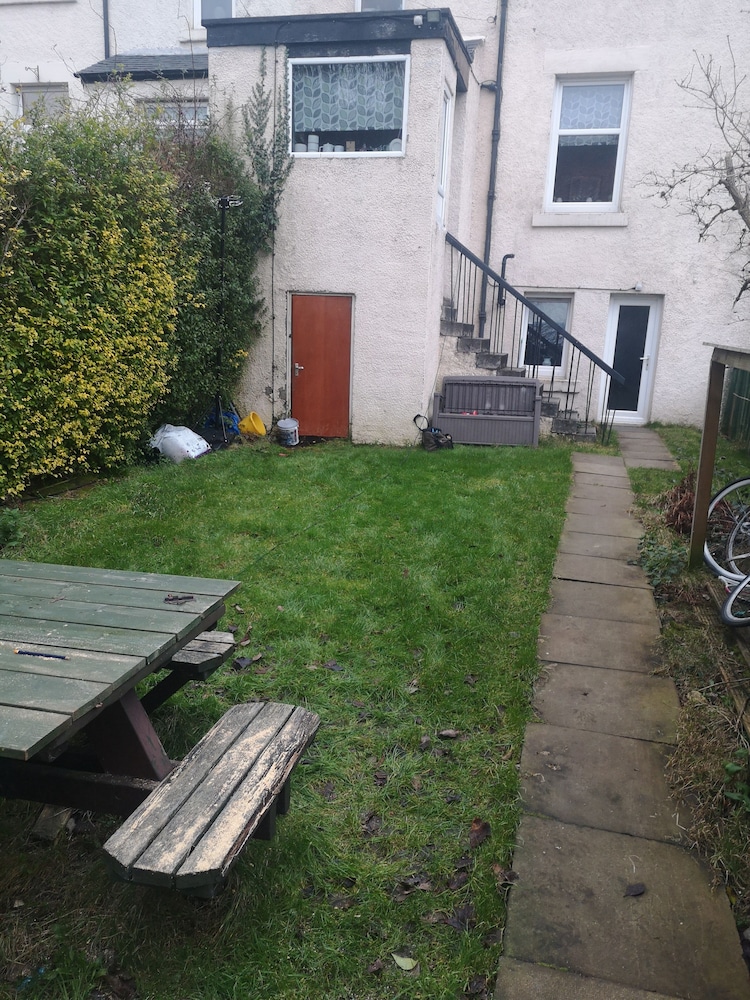 Glasgow Hampden Garden Apartment