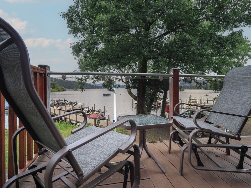 Shoreside Lodge
