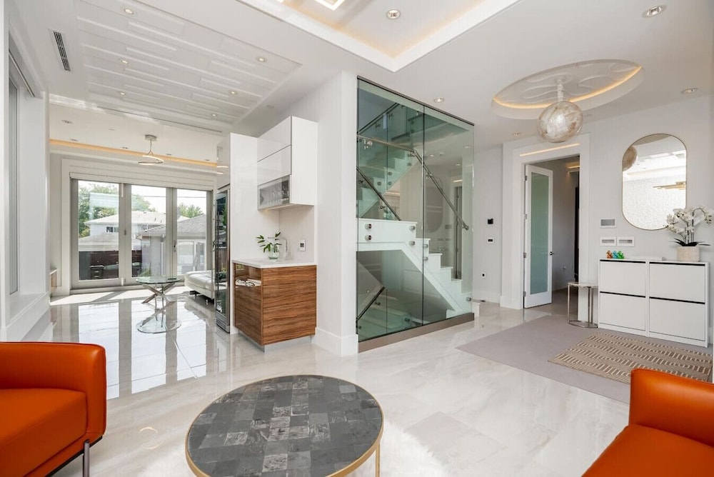 Centrally-located Luxury Home With Views Cinema